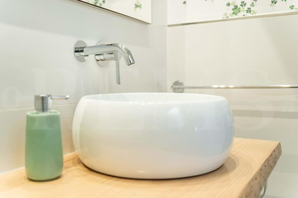 Apartament Modern Next To The Cervantes Theatre By Rems